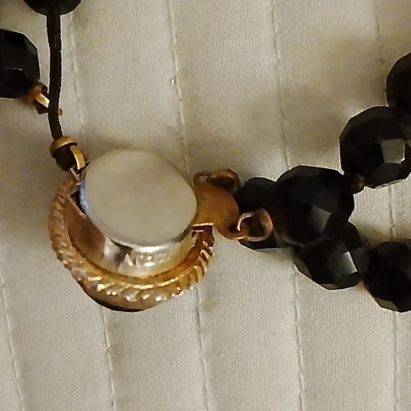 Elegant Black Jet Glass Necklace with Gold Accent - Picture 2 of 12